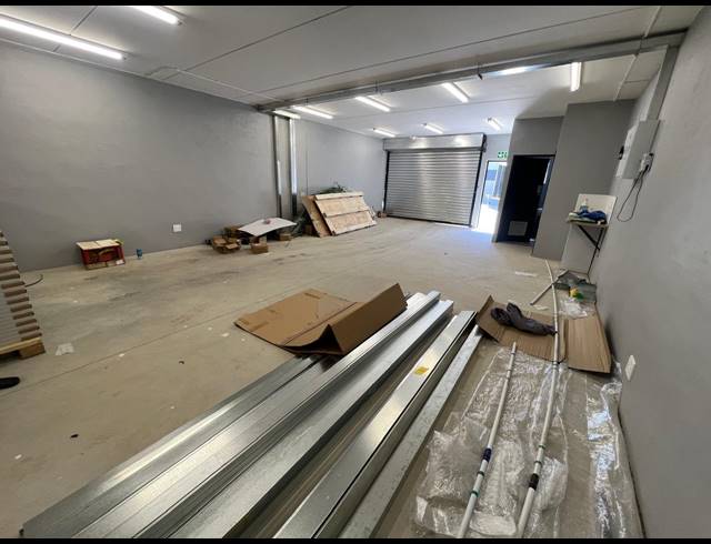 95M² WAREHOUSE TO LET IN FERNDALE